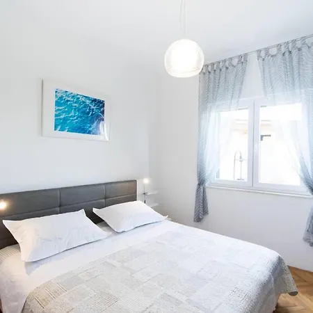 Дом отдыха House Duje Plano